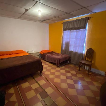 4 Grados Hostel Guatemala Exterior foto